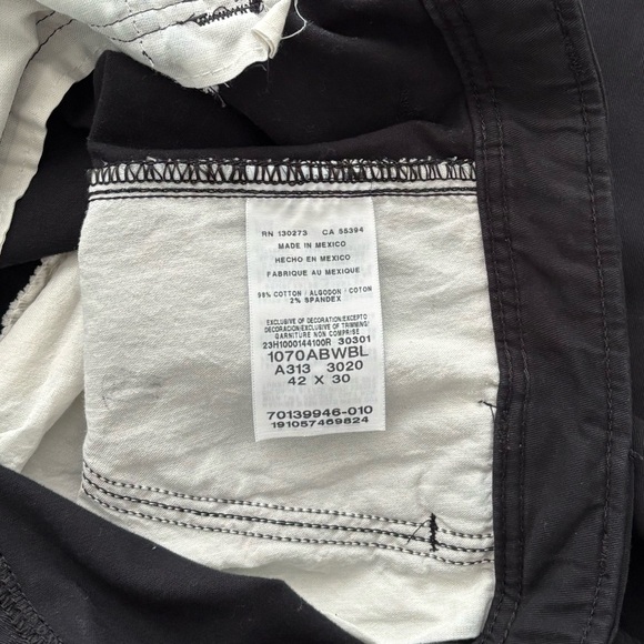 Wrangler • Premium Relaxed Fit Flex Black Cargo Pants, Men's Size 42 x 30 - Picture 11 of 16